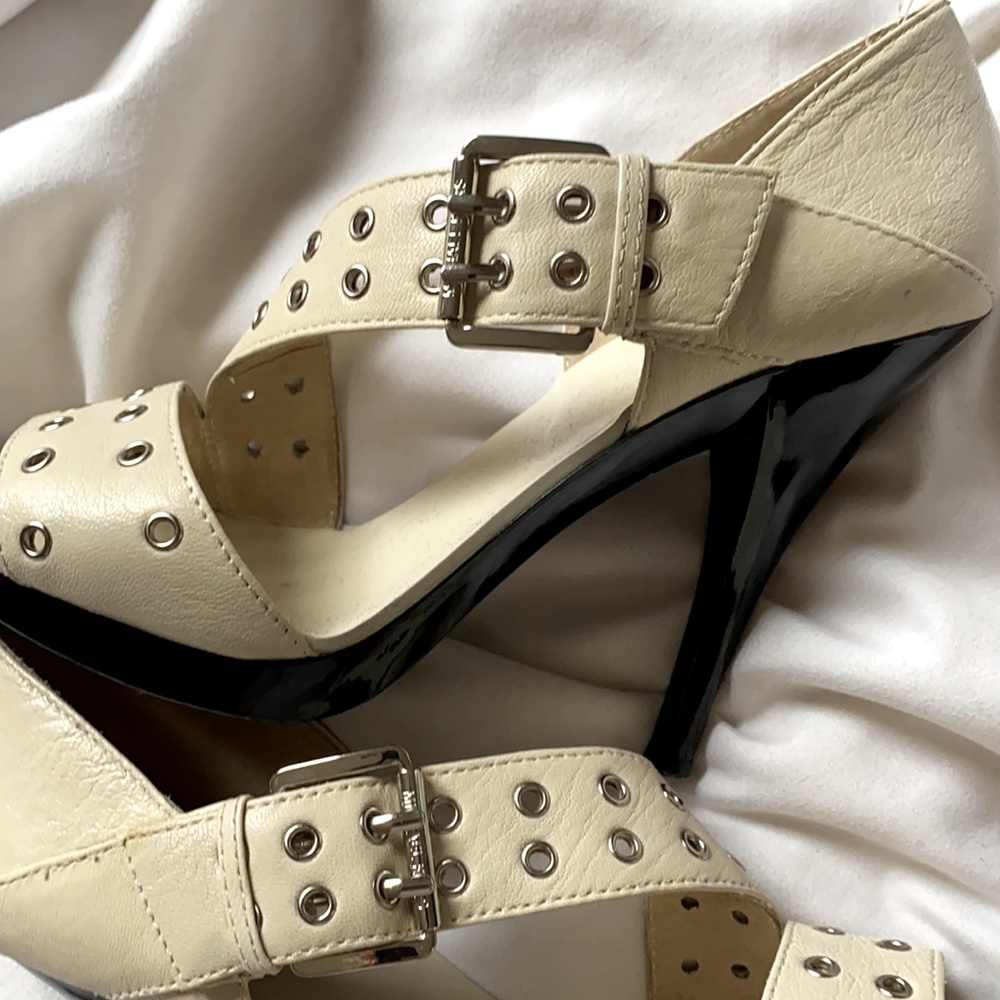 Michael Kors 8.5 Creme square toed Belt Heels